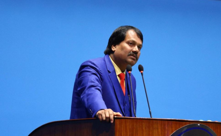 सिके राउतको प्रश्न : थोत्रा प्लेन ल्याउनेलाई कारबाही गर्न कसले रोकेको छ ?